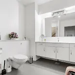 דירה 2 Bedroom Stunning In *