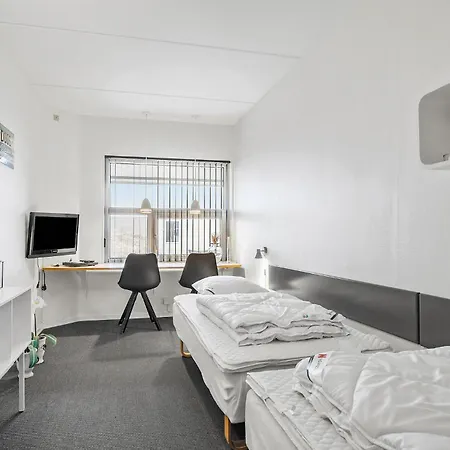 2 Bedroom Stunning In *