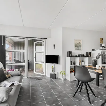 Apartment 2 Bedroom In *